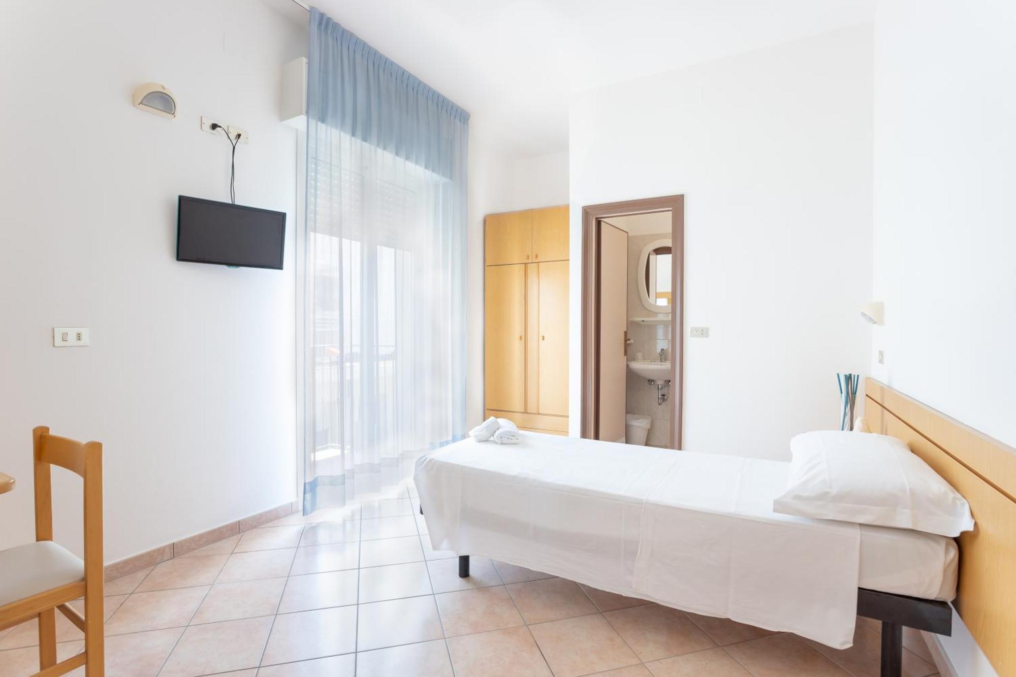 Hotel Katina Римини Экстерьер фото