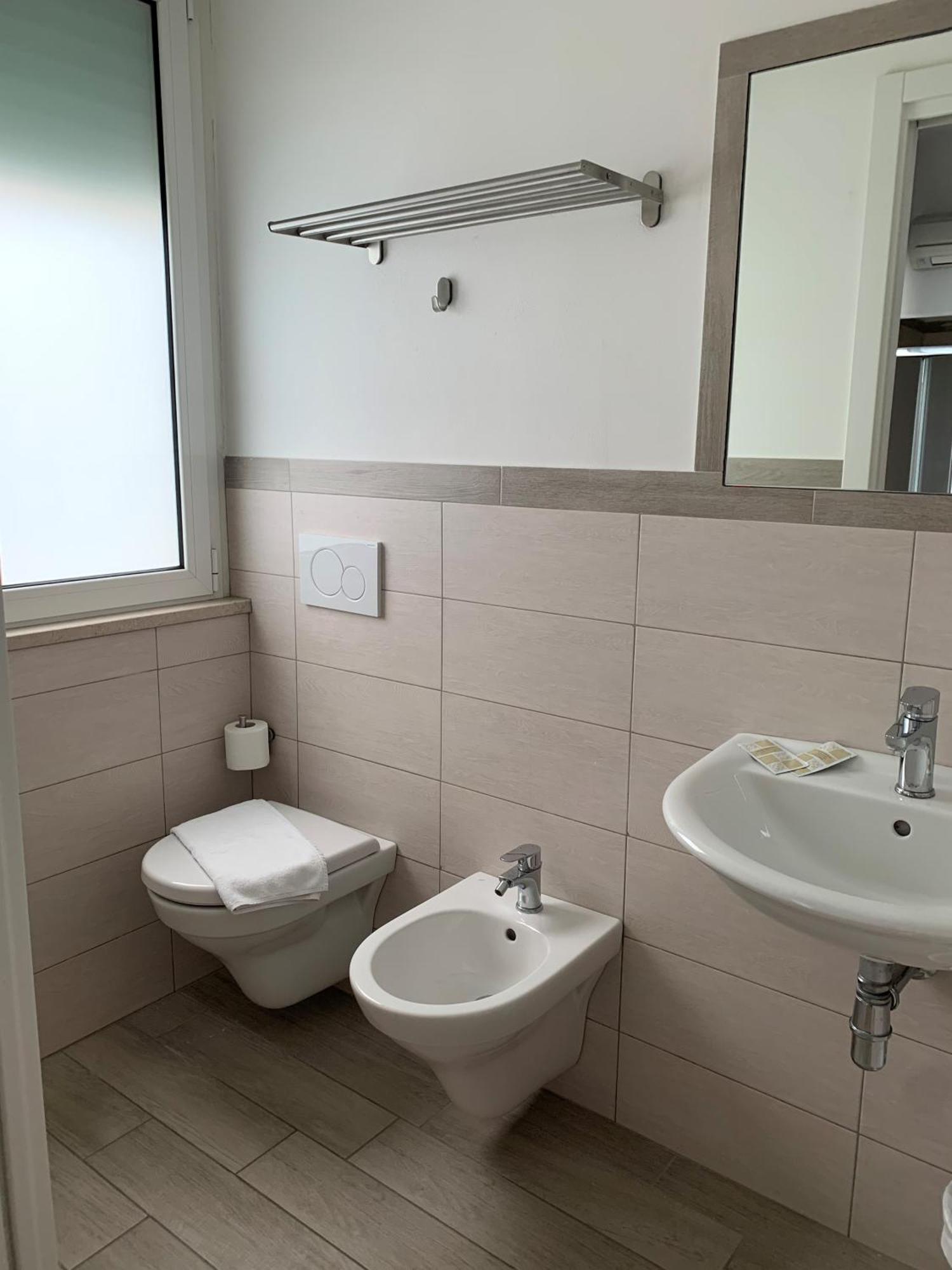 Hotel Katina Римини Экстерьер фото