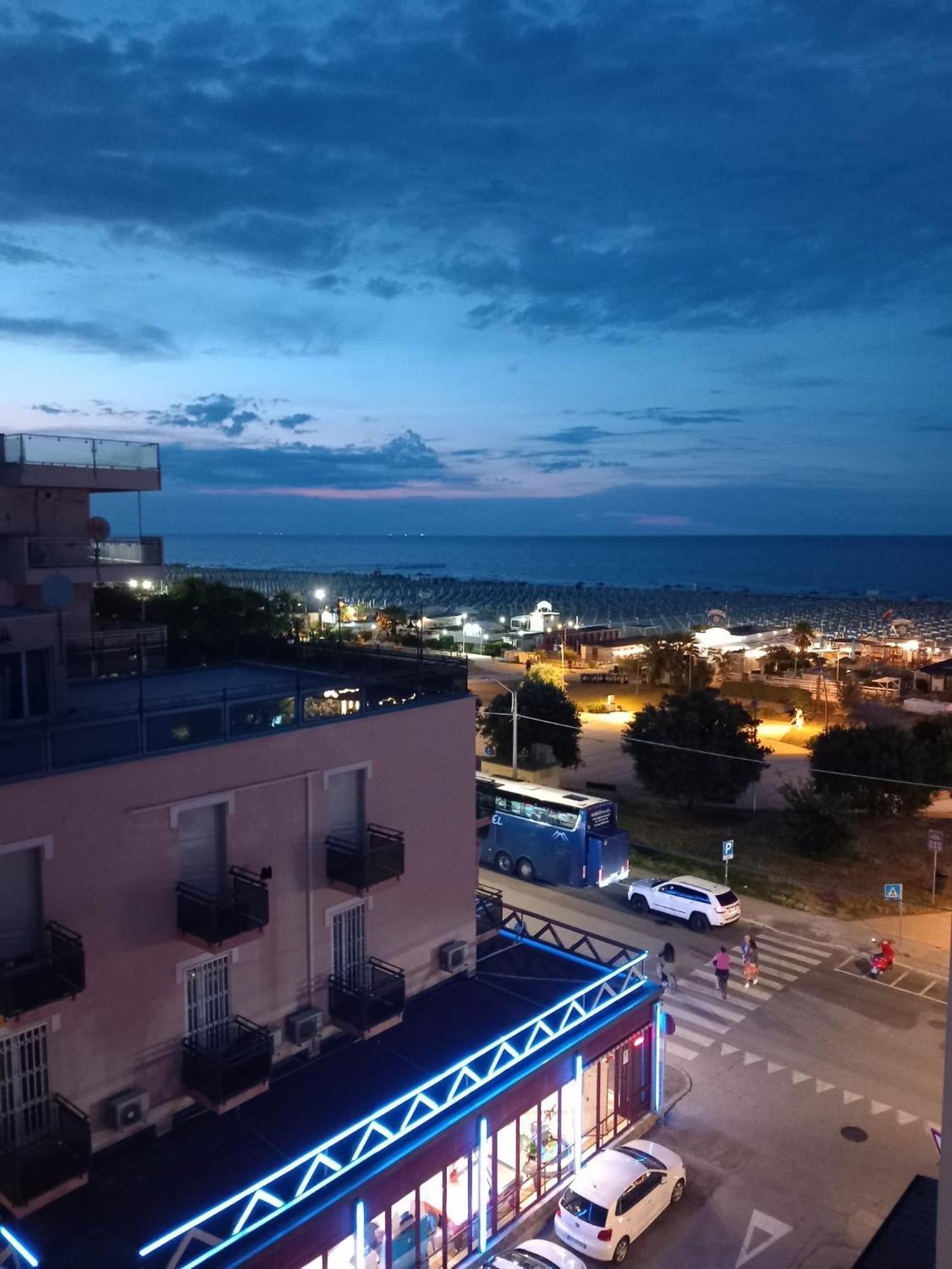 Hotel Katina Римини Экстерьер фото
